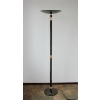 lampa podłogowa z szerokim kloszem uplight